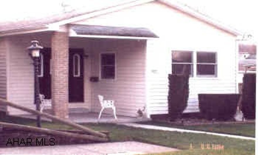 ranch /Vinyl siding detached garage & carport remodeled starter or cozy retirement home with above pool & deck