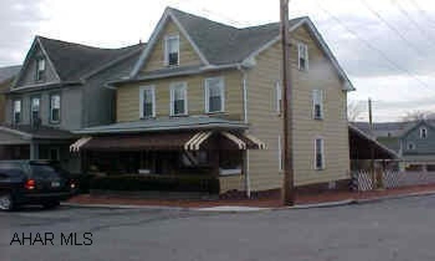 Well maintained 3Br. New Thermo Windows. 1St. Floor Laundry & 1/2 Bath, Ceiling Fans Covered Porch, Fenced Yard, Covered Patio, Spot Lights Well maintained 3Br. New Thermo Windows. 1St. Floor Laundry & 1/2 Bath, Ceiling Fans Covered Porch, Fenced Yard, Covered Patio, Spot Lights