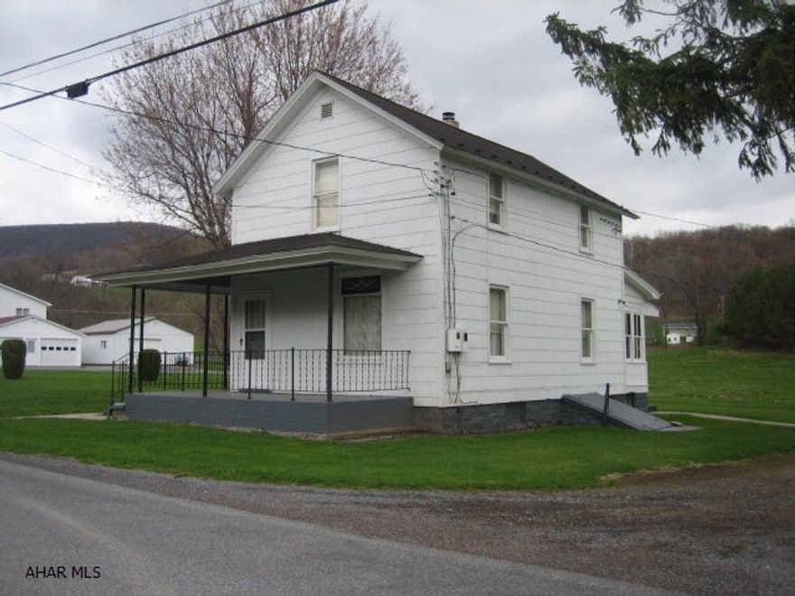 4.6 ACRES IN RURAL SETTING, INCLUDE BARN AND SEVERAL OUTBUILDINGSPROPERTY IS BEING SOLD AS IS / WHERE IS