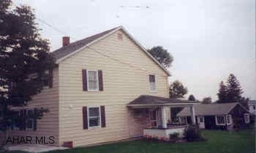 NICE FAMILY HOME ON CORNER LOT.  CURRENTLY UNDER CONTRACT - CONTINUE SHOWING.