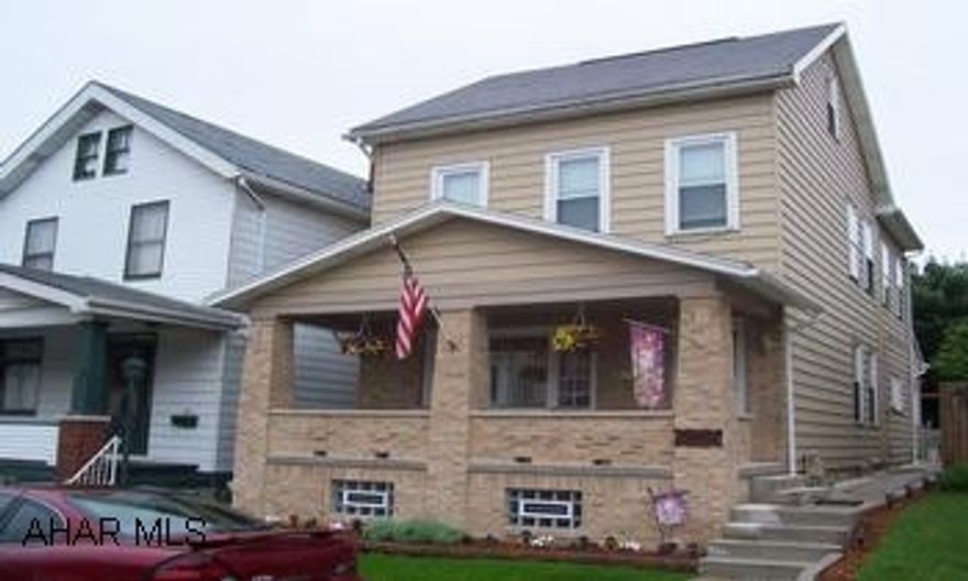 2 1/2 Story 3 Bedroom 1 1/2 Bath Totally Remodeled with finished Attic. Laminate Flooring, Gas Fireplace. Stunning 3 Bedroom 1 1/2 Bath, Totally Renovated with Laminate Flooring, Fantastic Oak Kitchen with Breakfast Bar.  Finished Attic could be used as 4th Bedroom.