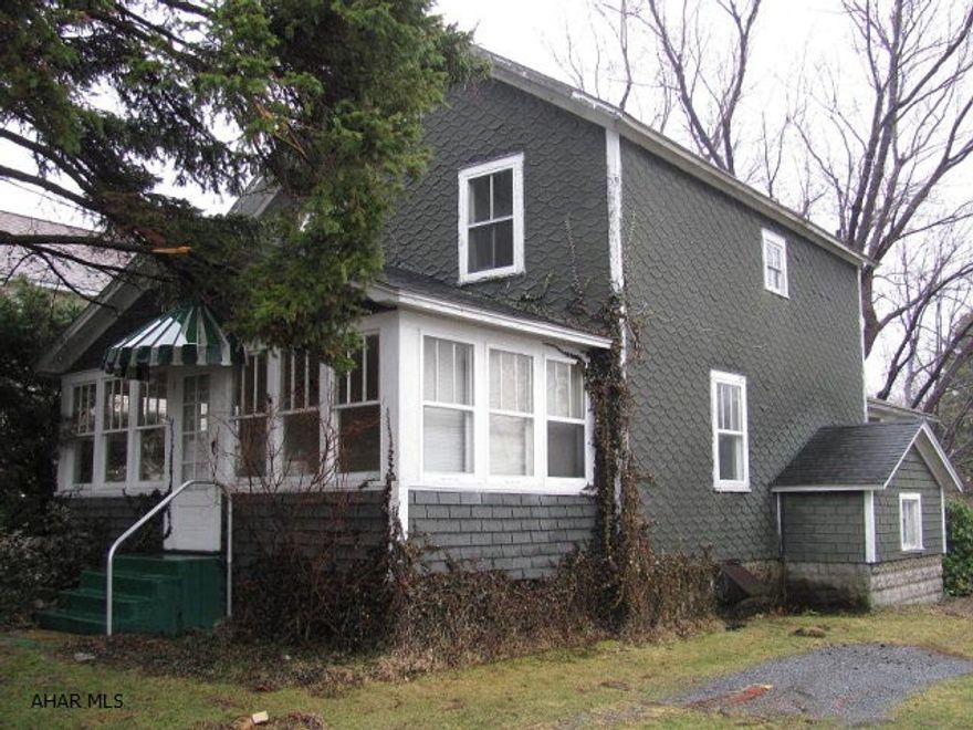 Colver- 2 story, 3BR, 1 bath home with coal forced air heat on a 50 x 143 lot. Needs some work. Great starter home!