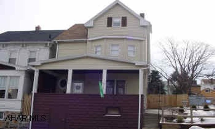 Immaculate 3 bedrooms, living room, dining room, large kitchen, 2 car garage all on nice lot.  Move-in condition.  Must see!! Owner must find suitable housing. Immaculate 3 bedrooms, living room, dining room, large kitchen, 2 car garage all on nice lot.  Move-in condition.  Must see!! Owner must find suitable housing.