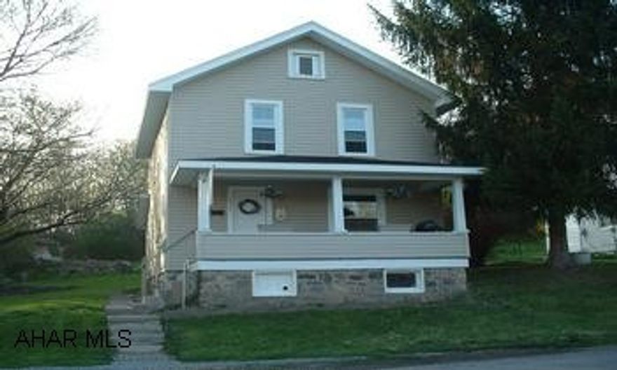 ABSOLUTELY BEAUTIFUL AND ATTRACTIVE 3 BEDROOM TWO-STORY SITUATED ON A 50X120 LOT.  GREAT LOCATION.  NEW WINDOWS, NEW FLOORING AND MORE.  A MUST SEE!  CALL JOHN DAVIDHIZAR AT 207-9808.