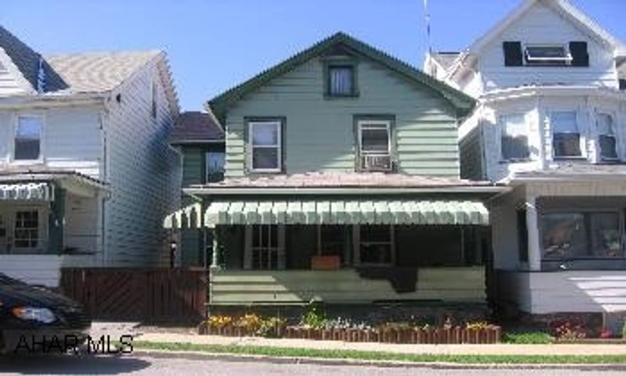 MOTIVATED SELLER! Surround yourself with great neighbors in this 2 bedroom home featuring new windows, 1st floor laundry, extra large bathroom, and fenced-in yard. Agent owned. Call Leigh 931-4555. MOTIVATED SELLER! Surround yourself with great neighbors in this 2 bedroom home featuring new windows, 1st floor laundry, extra large bathroom, and fenced-in yard. Agent owned. Call Leigh 931-4555.