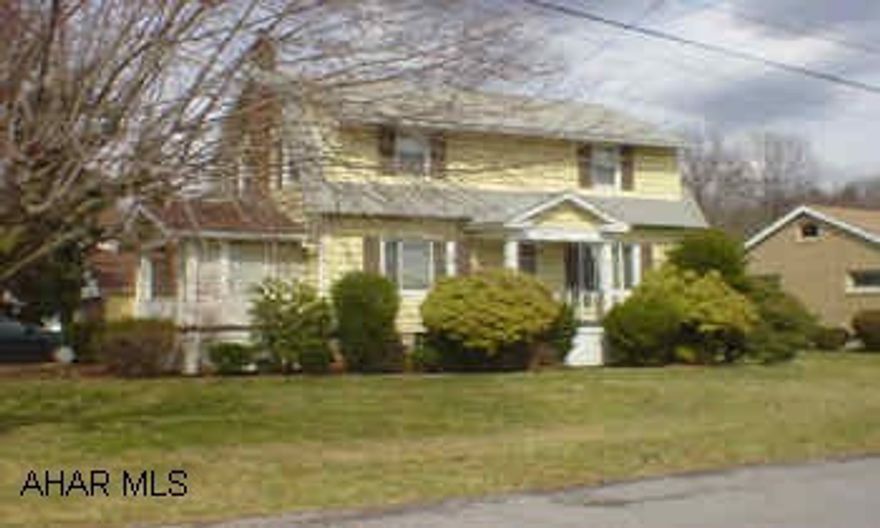 3 bedroom home in a great neighborhood, 2 car detached garage, vinyl siding.