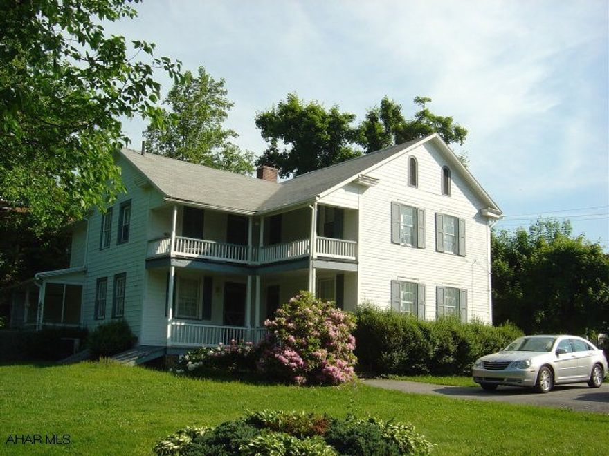 Spacious Home - Gorgeous Yard - 1st Floor Laundry - Lot's Of Character - Take A Look!