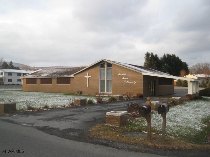 Large Building (Presently a House of Worship) with over an acre of ground. Huge Parking Lot. Building would be great for a church, offices, medical or even a school. Approx 4000 sq feet. Has an auditorium, restrooms. Take a look, this is priced to sell with unlimited Potential and Possibilities.