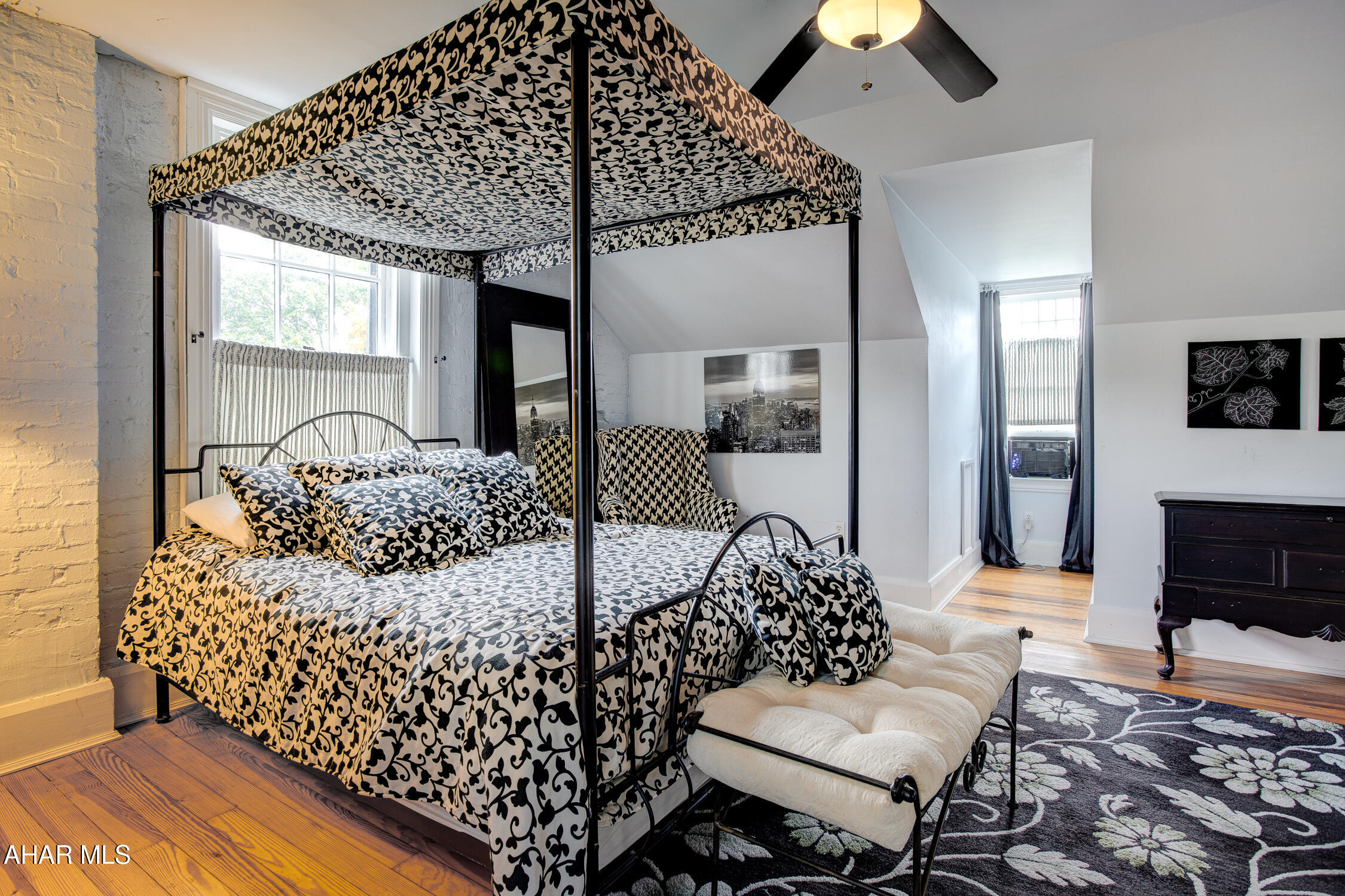 Juniata - Commercial Sale