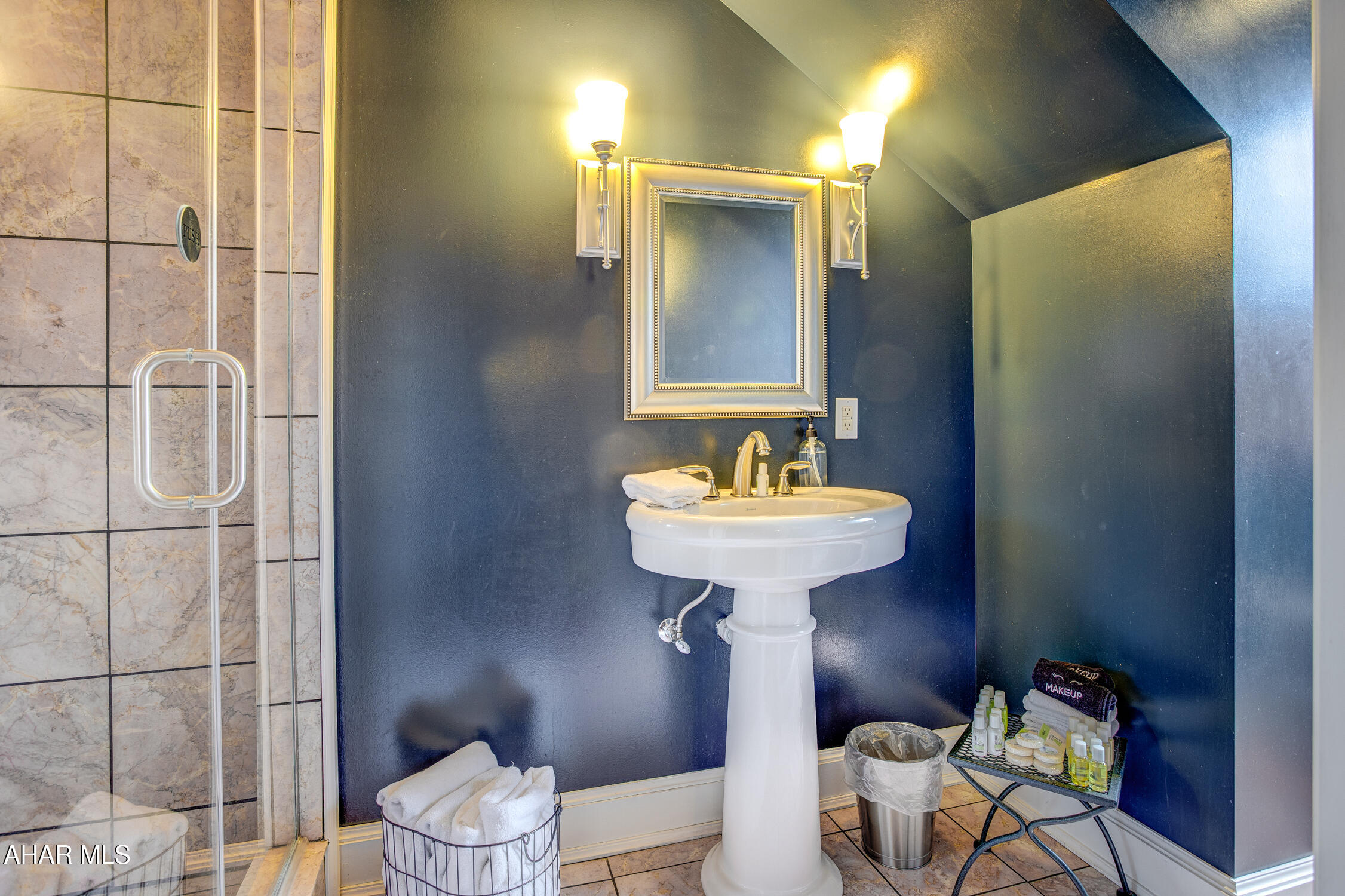 Juniata - Commercial Sale