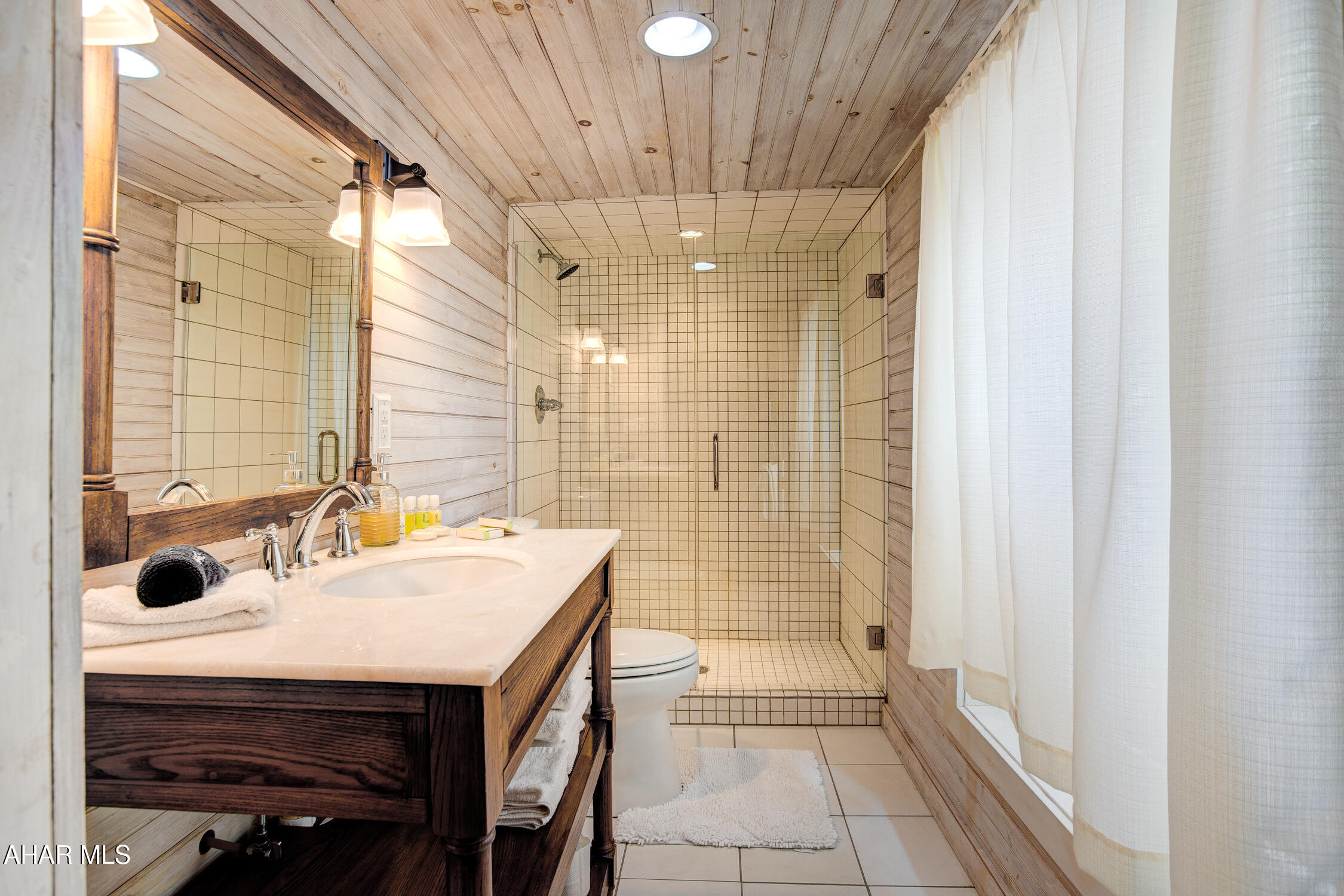 Juniata - Commercial Sale