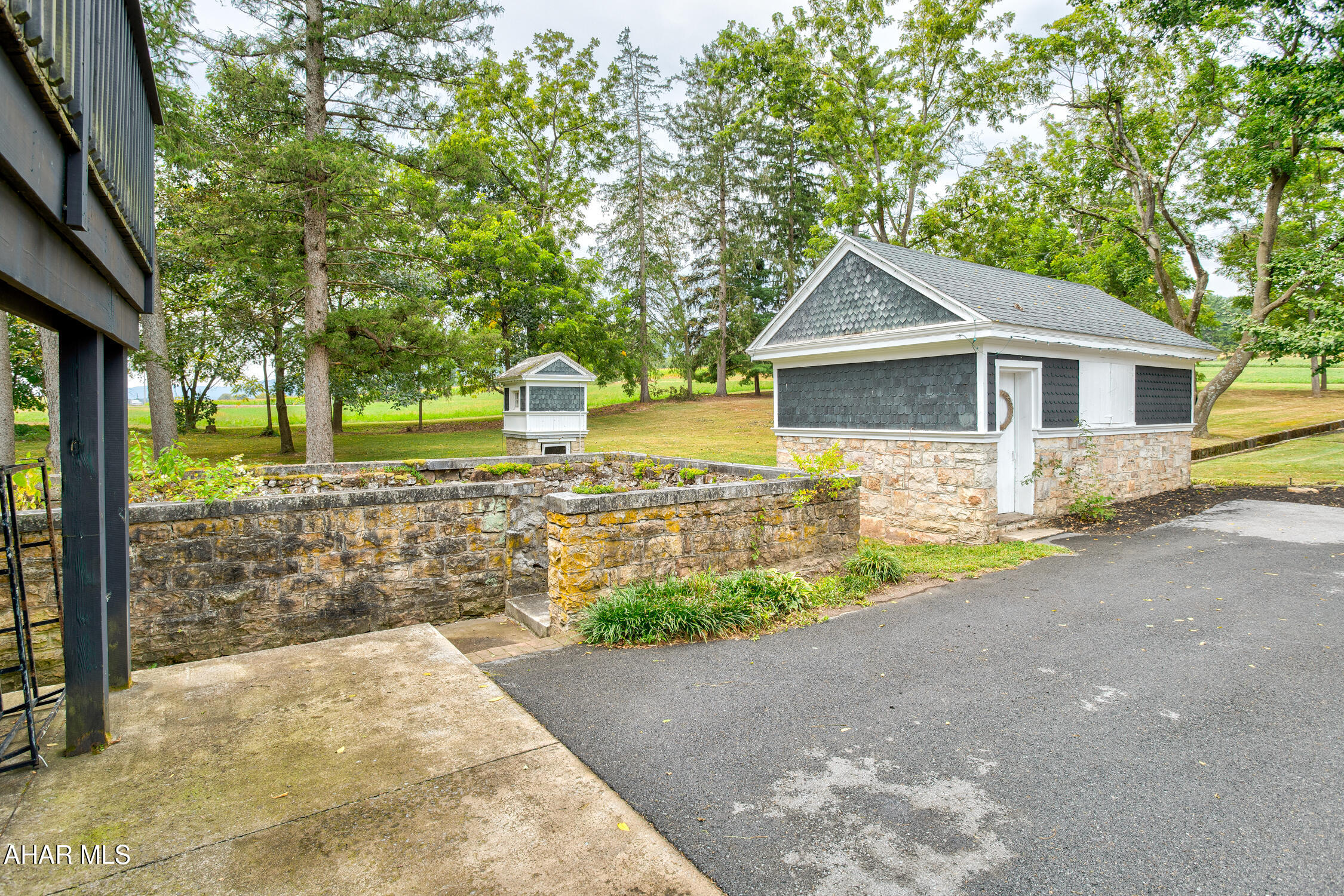 Juniata - Commercial Sale