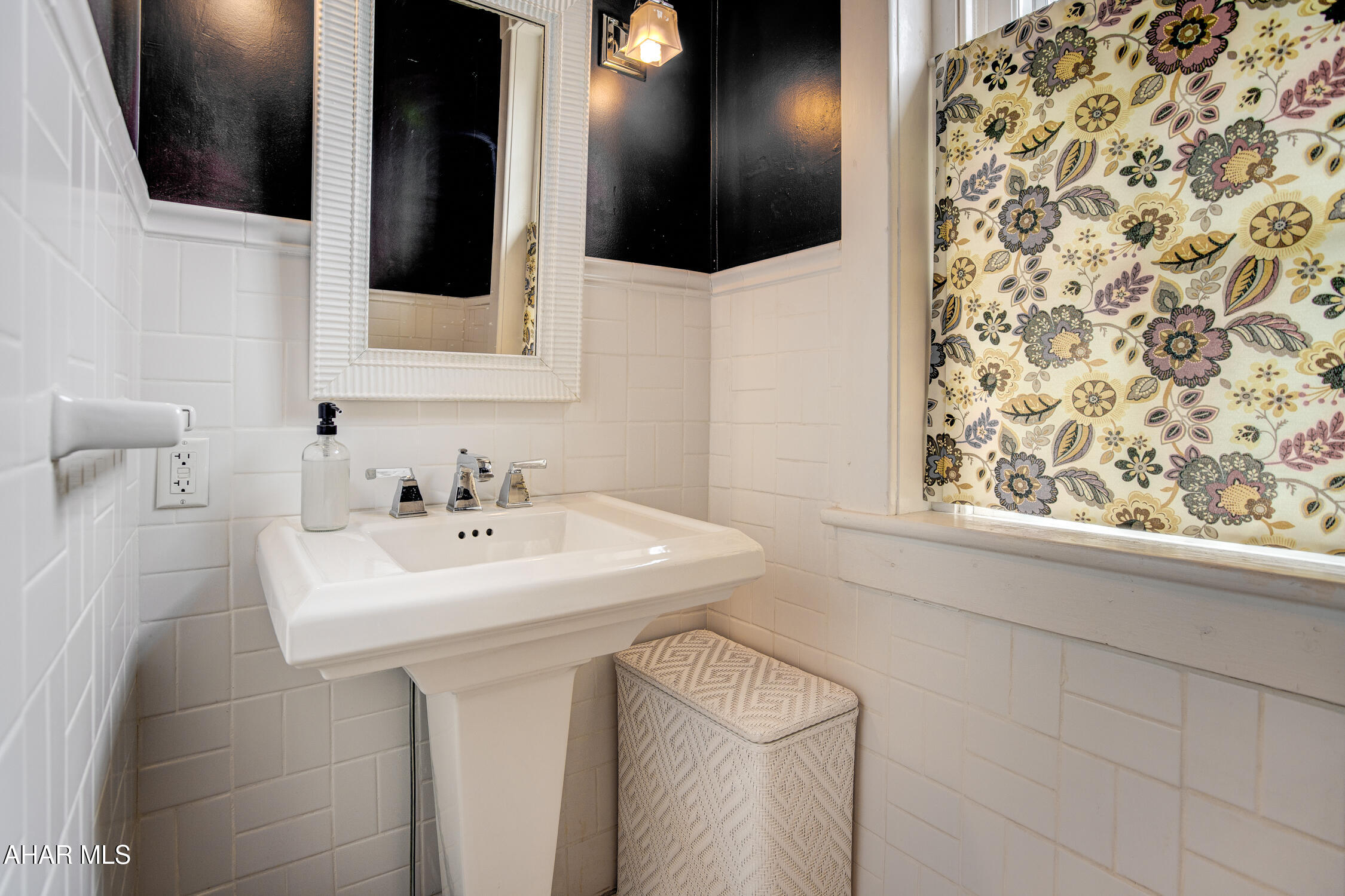 Juniata - Commercial Sale