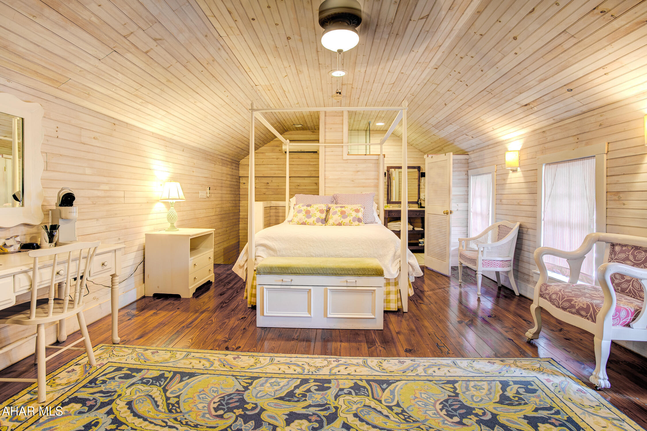 Juniata - Commercial Sale