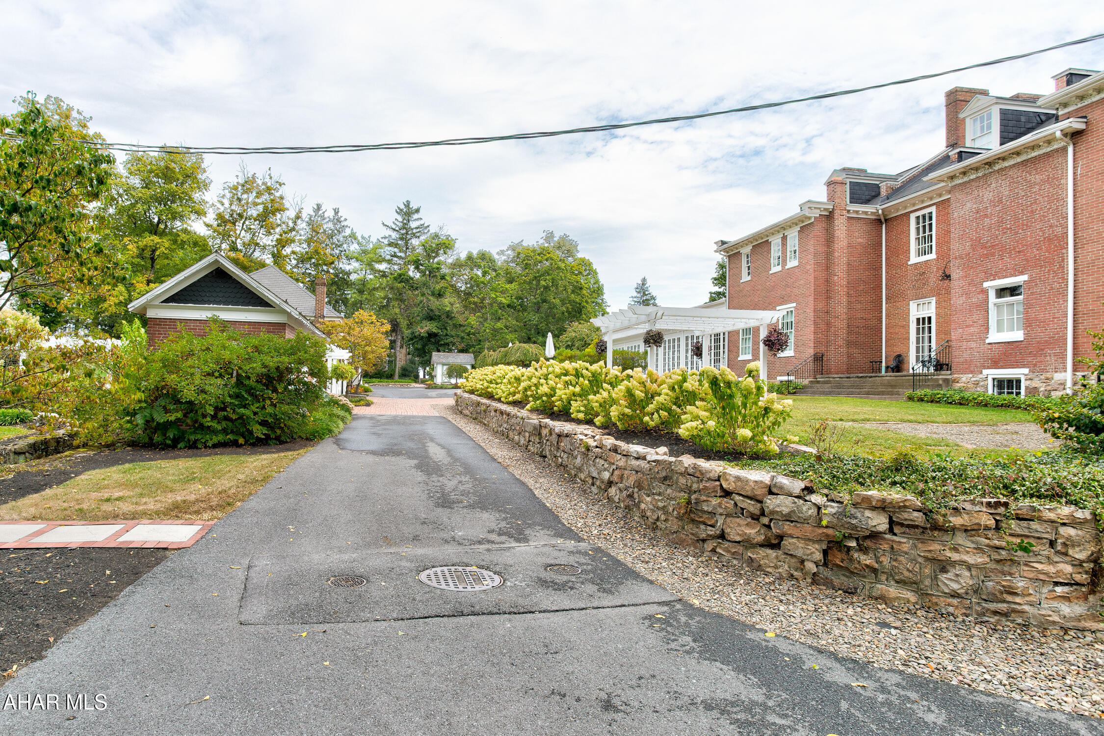 Juniata - Commercial Sale