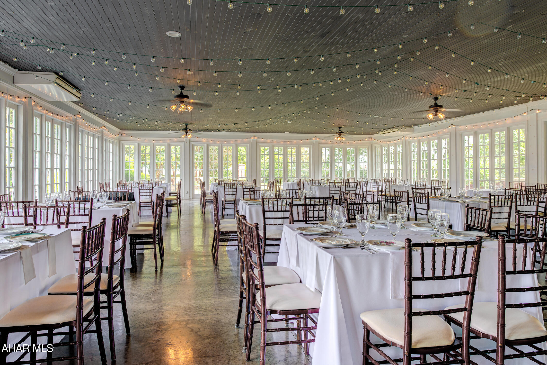 Juniata - Commercial Sale