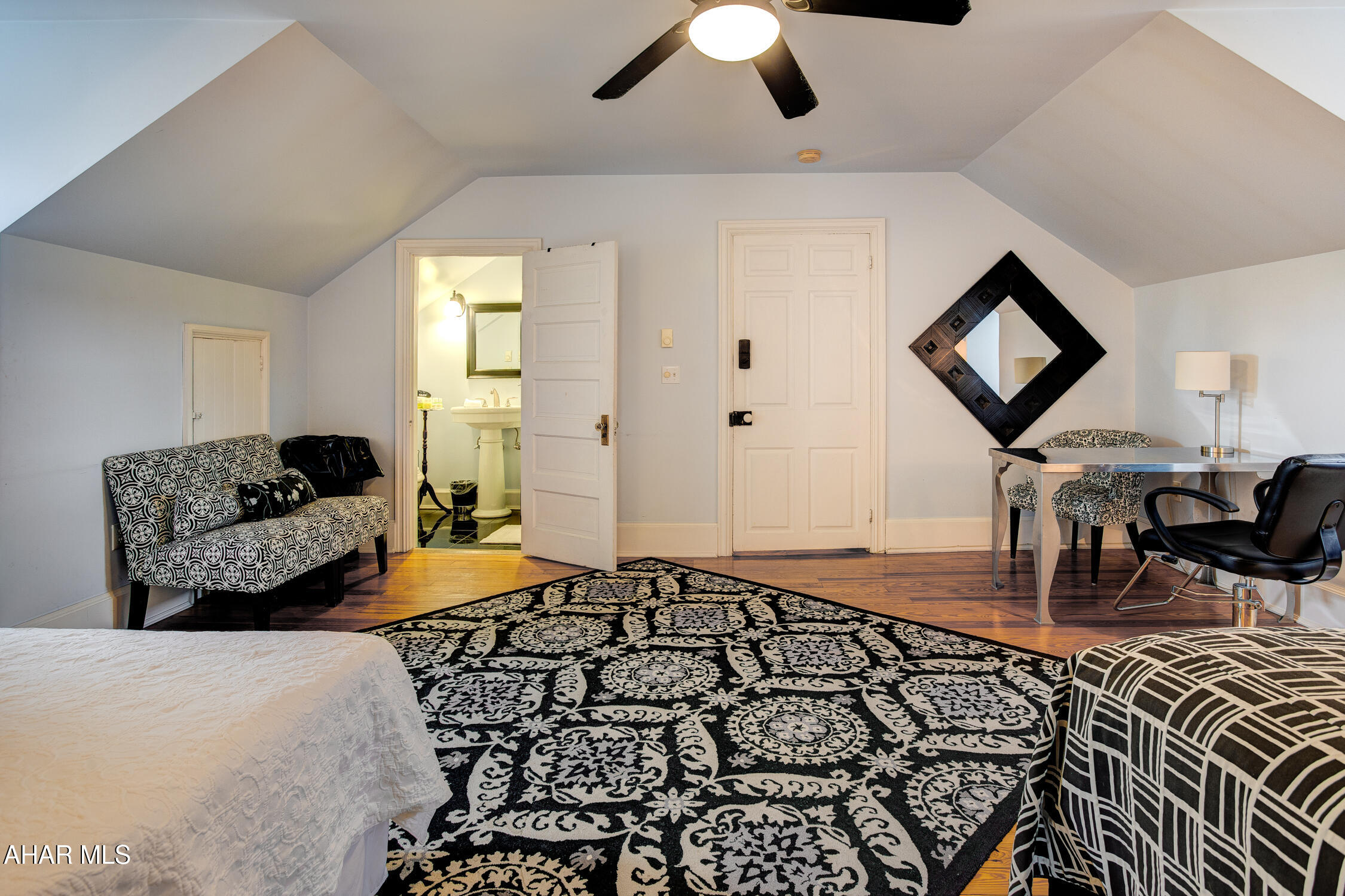 Juniata - Commercial Sale