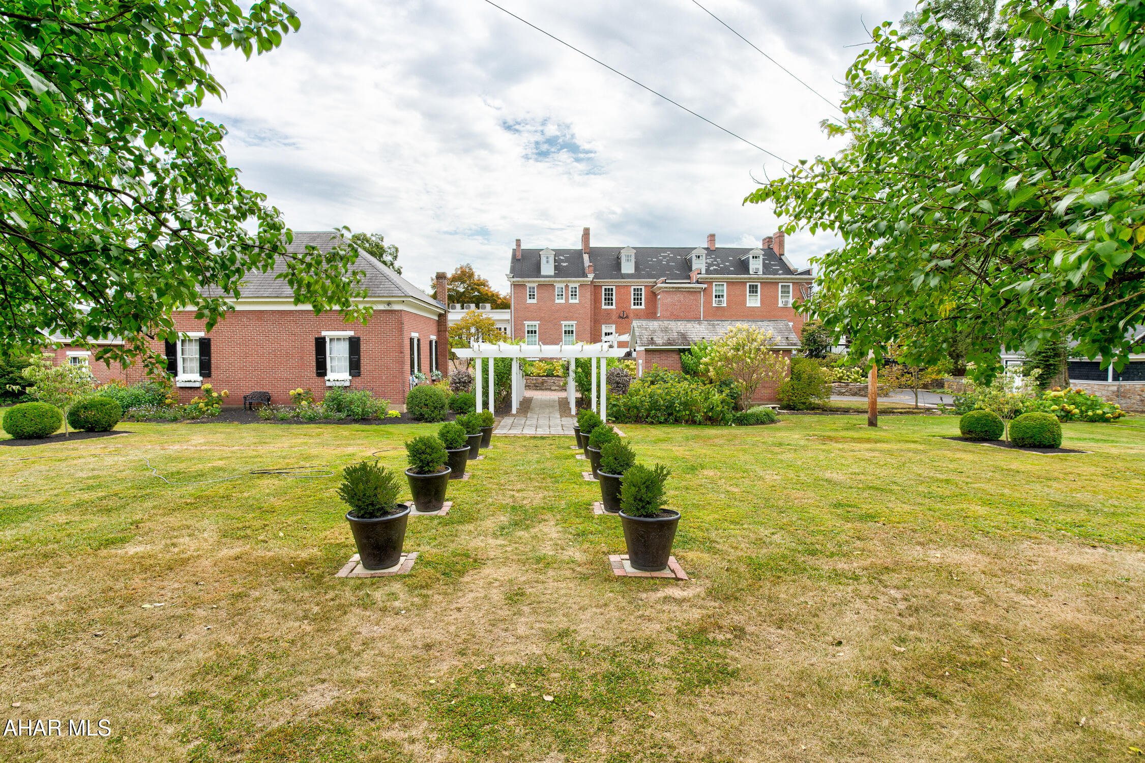 Juniata - Commercial Sale