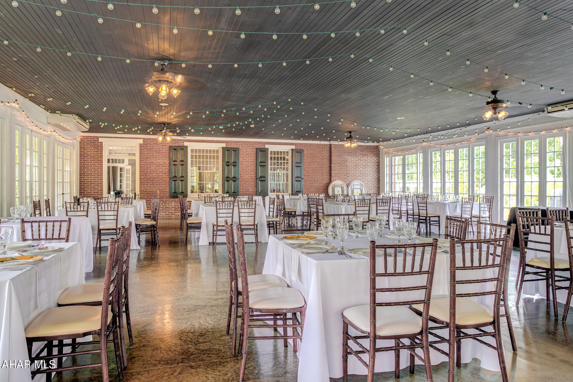 Juniata - Commercial Sale