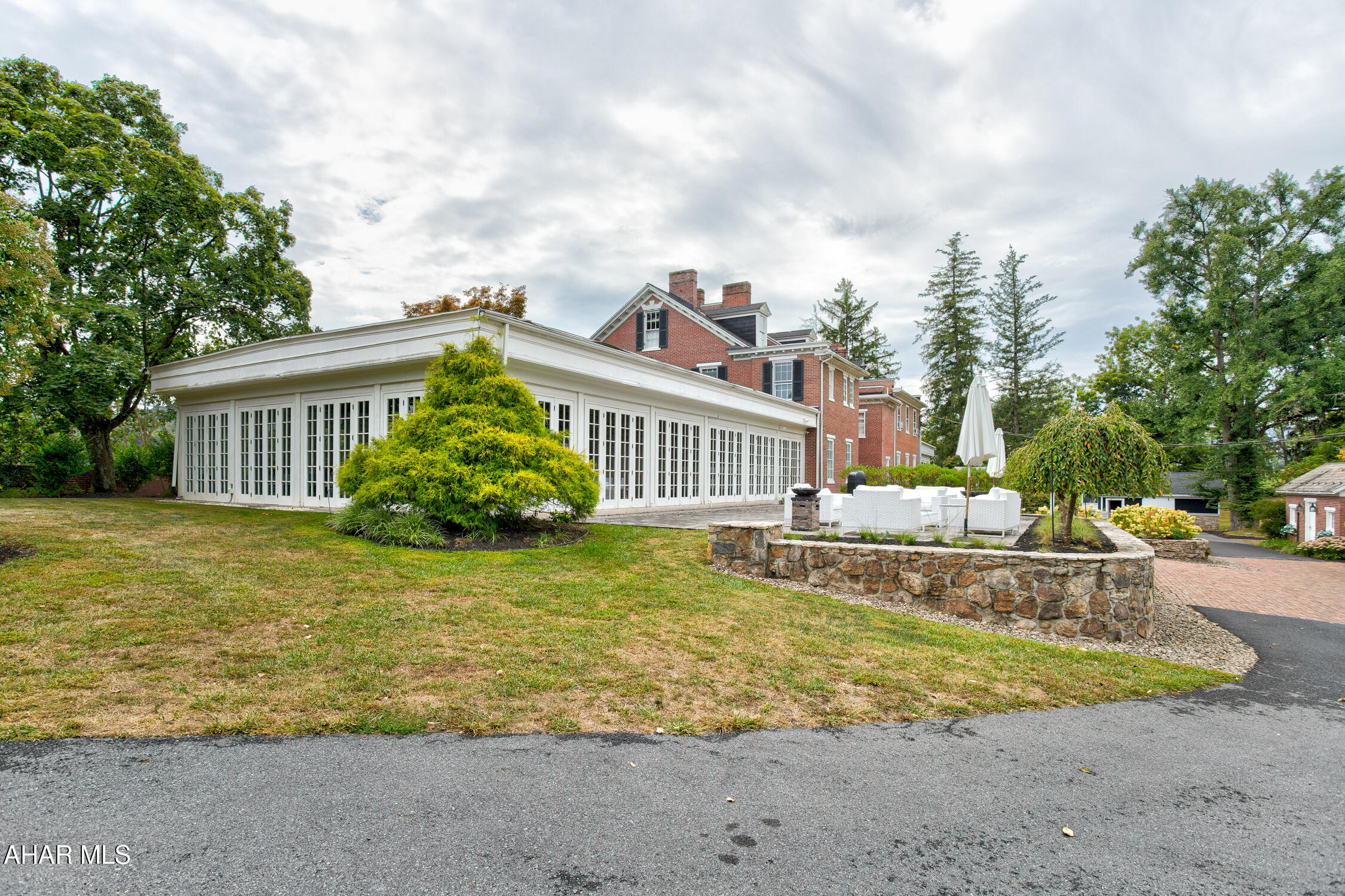 Juniata - Commercial Sale