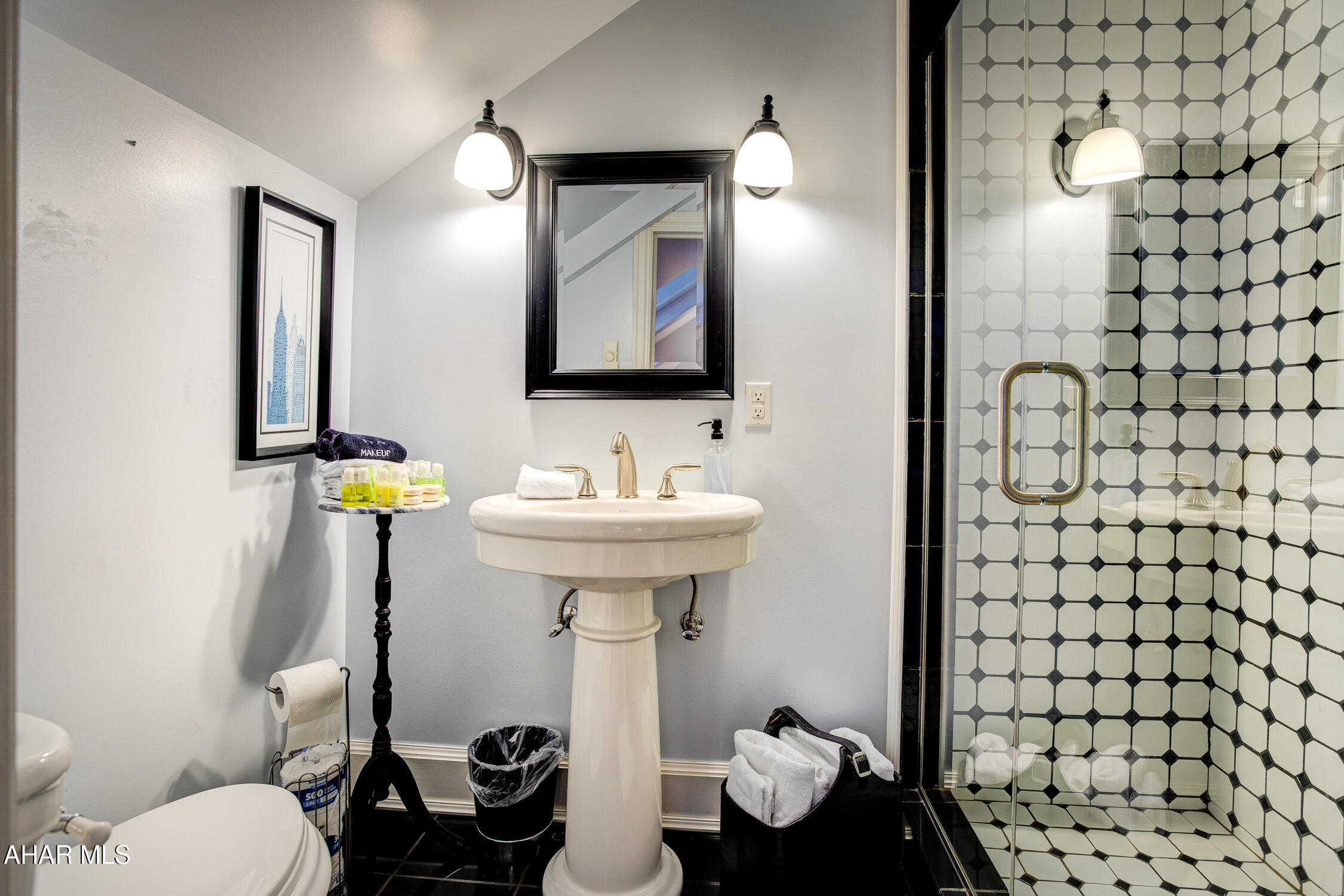 Juniata - Commercial Sale