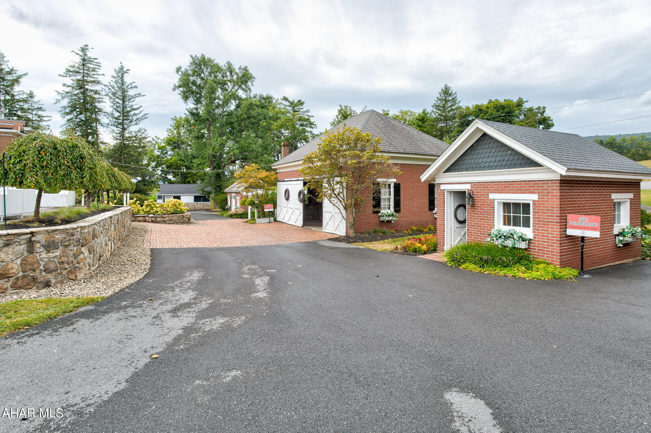 Juniata - Commercial Sale