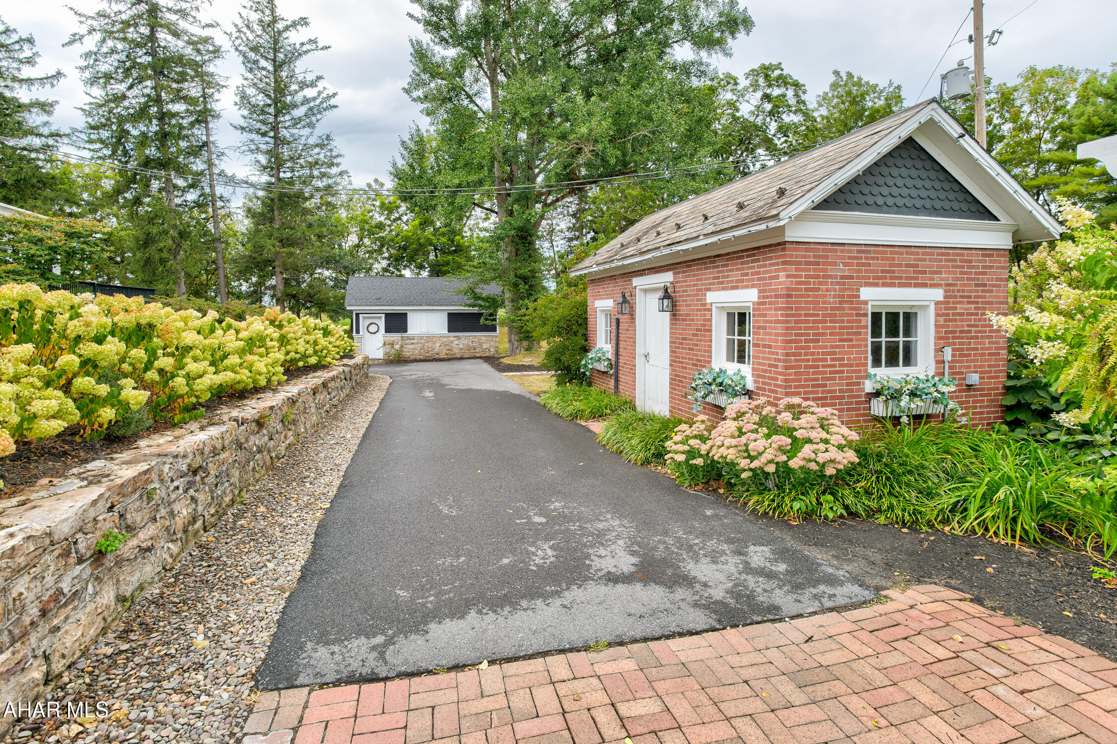 Juniata - Commercial Sale