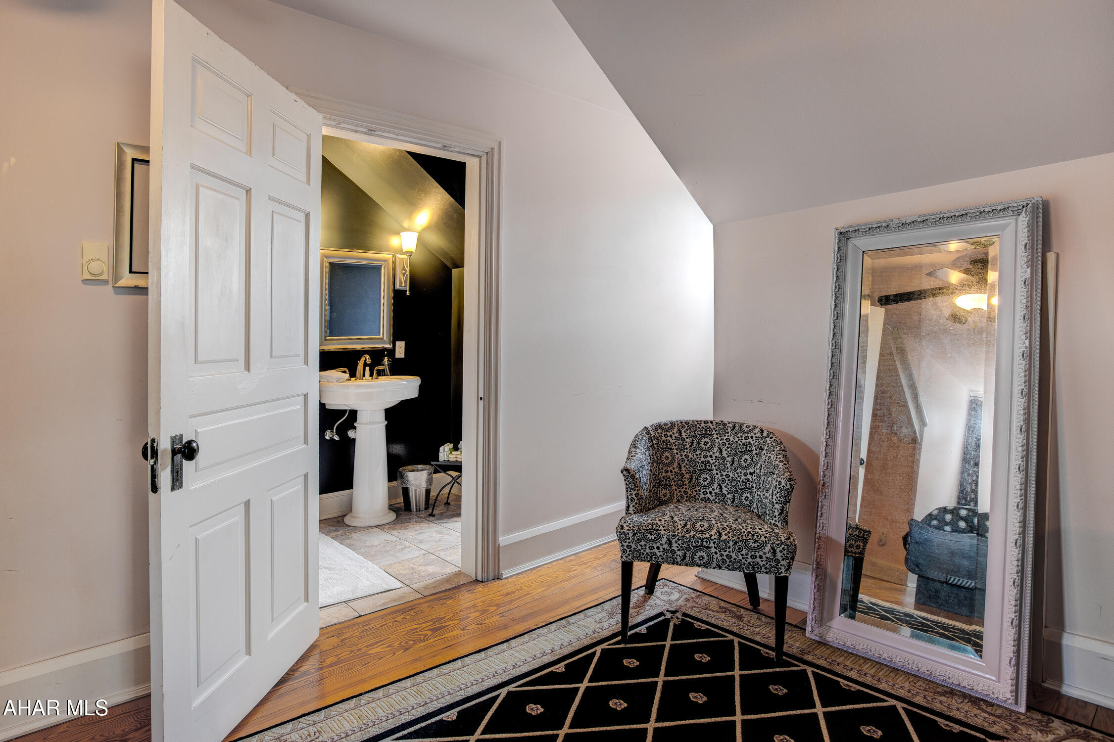 Juniata - Commercial Sale