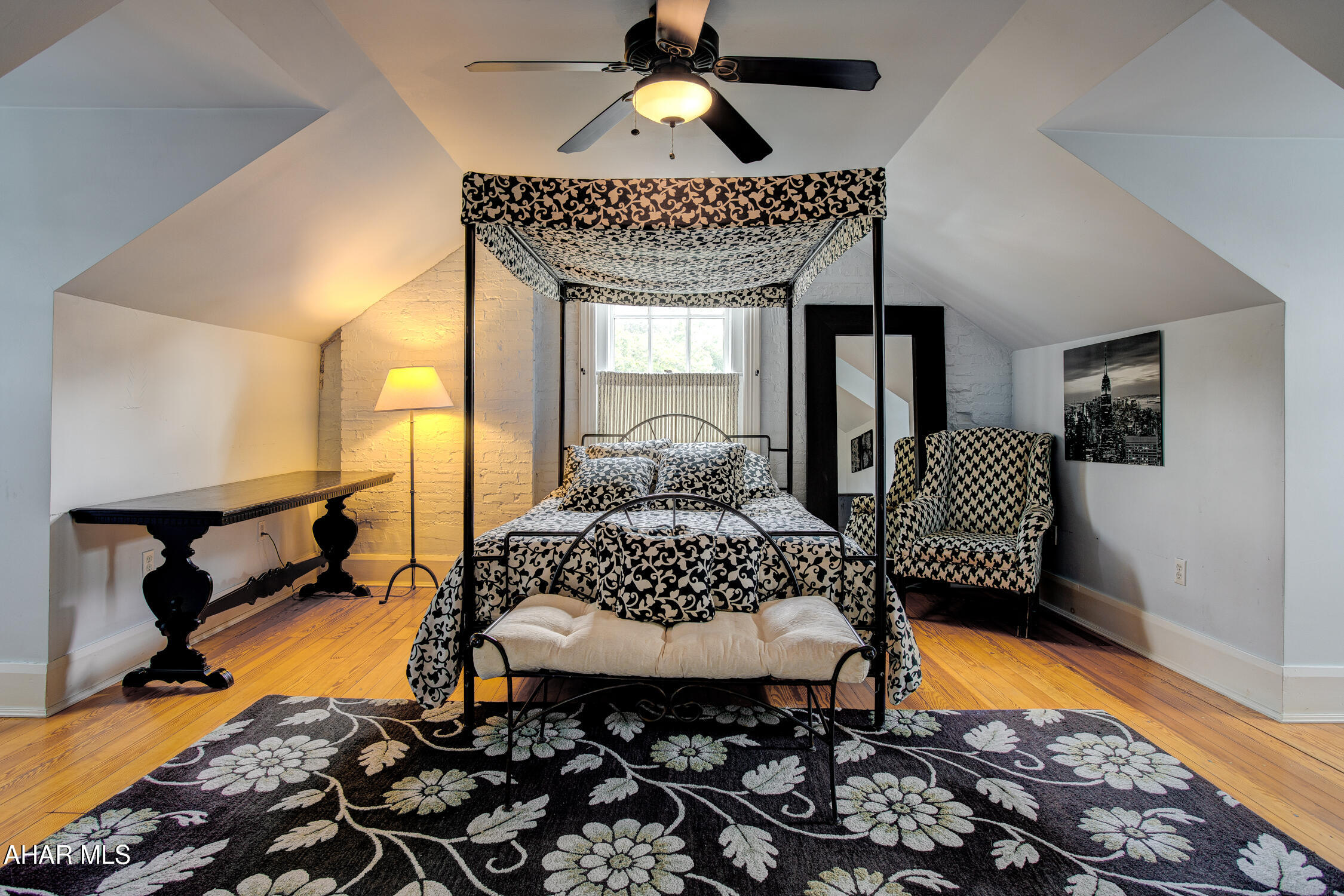 Juniata - Commercial Sale