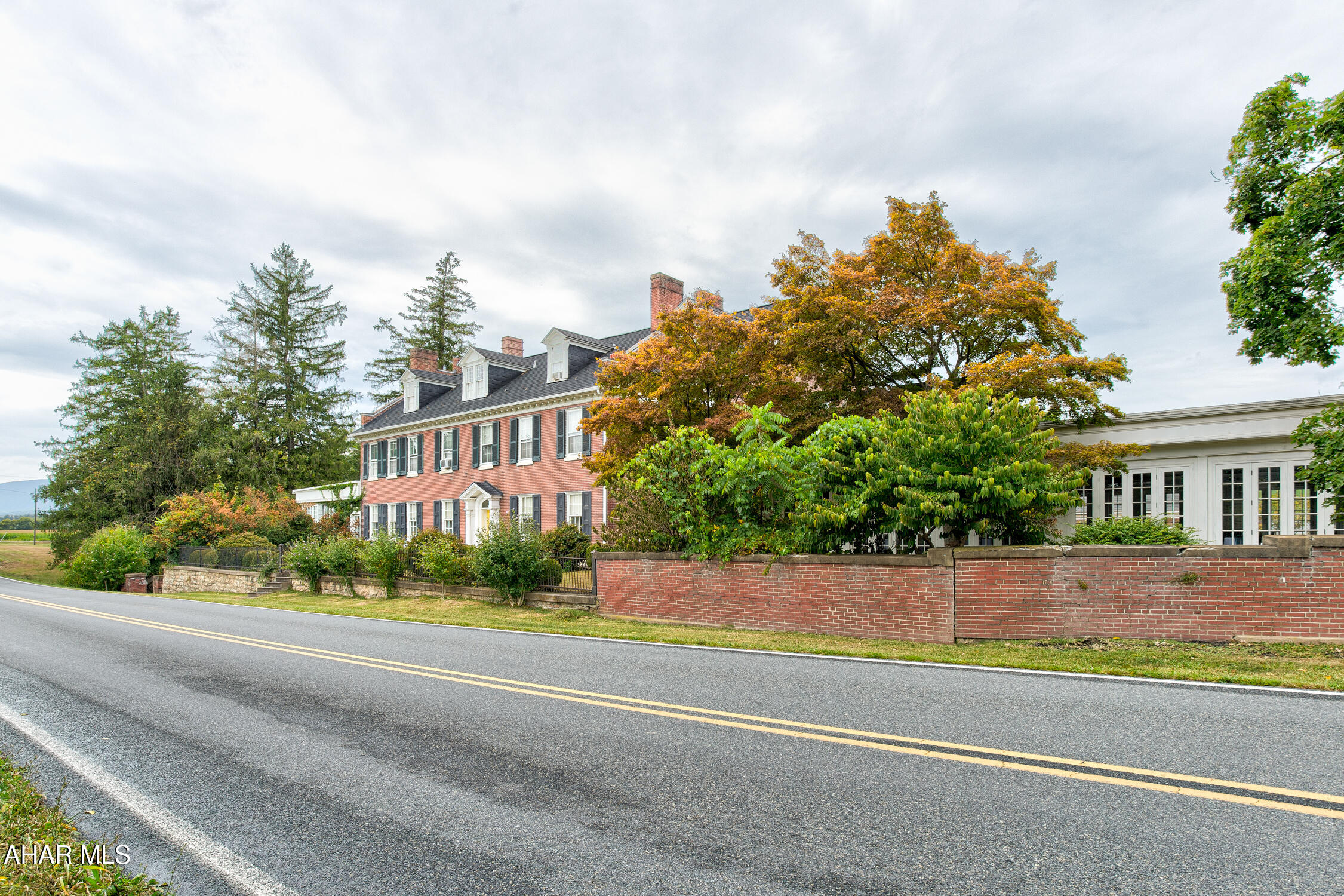 Juniata - Commercial Sale