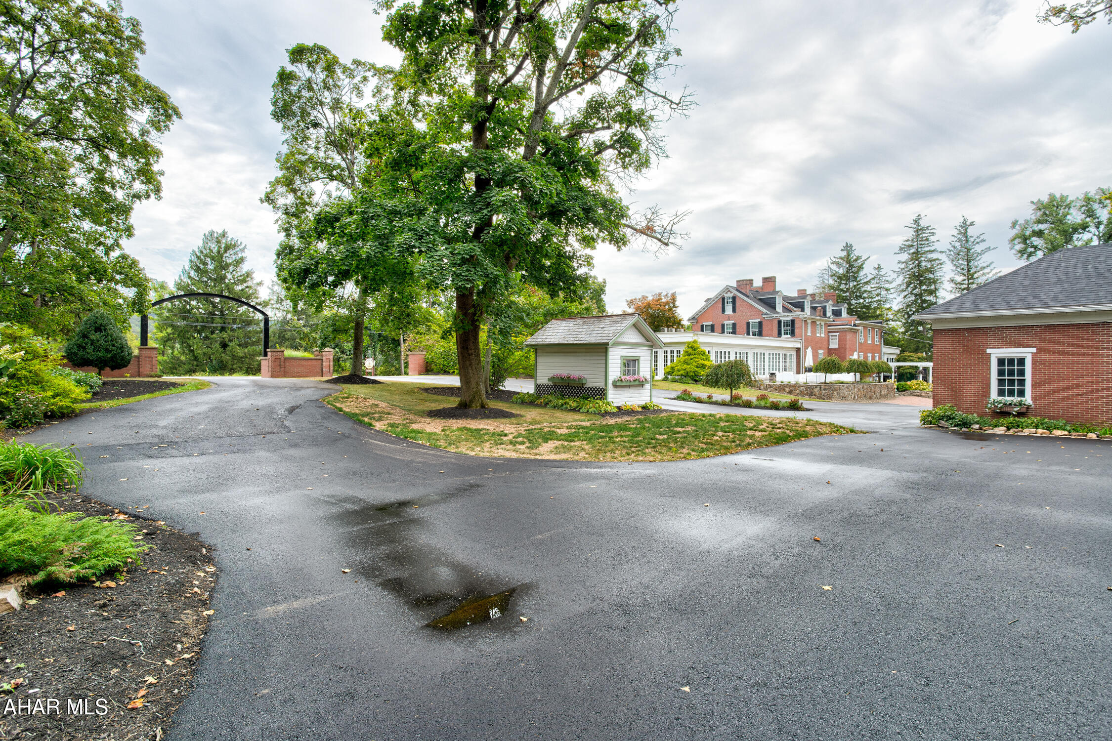 Juniata - Commercial Sale