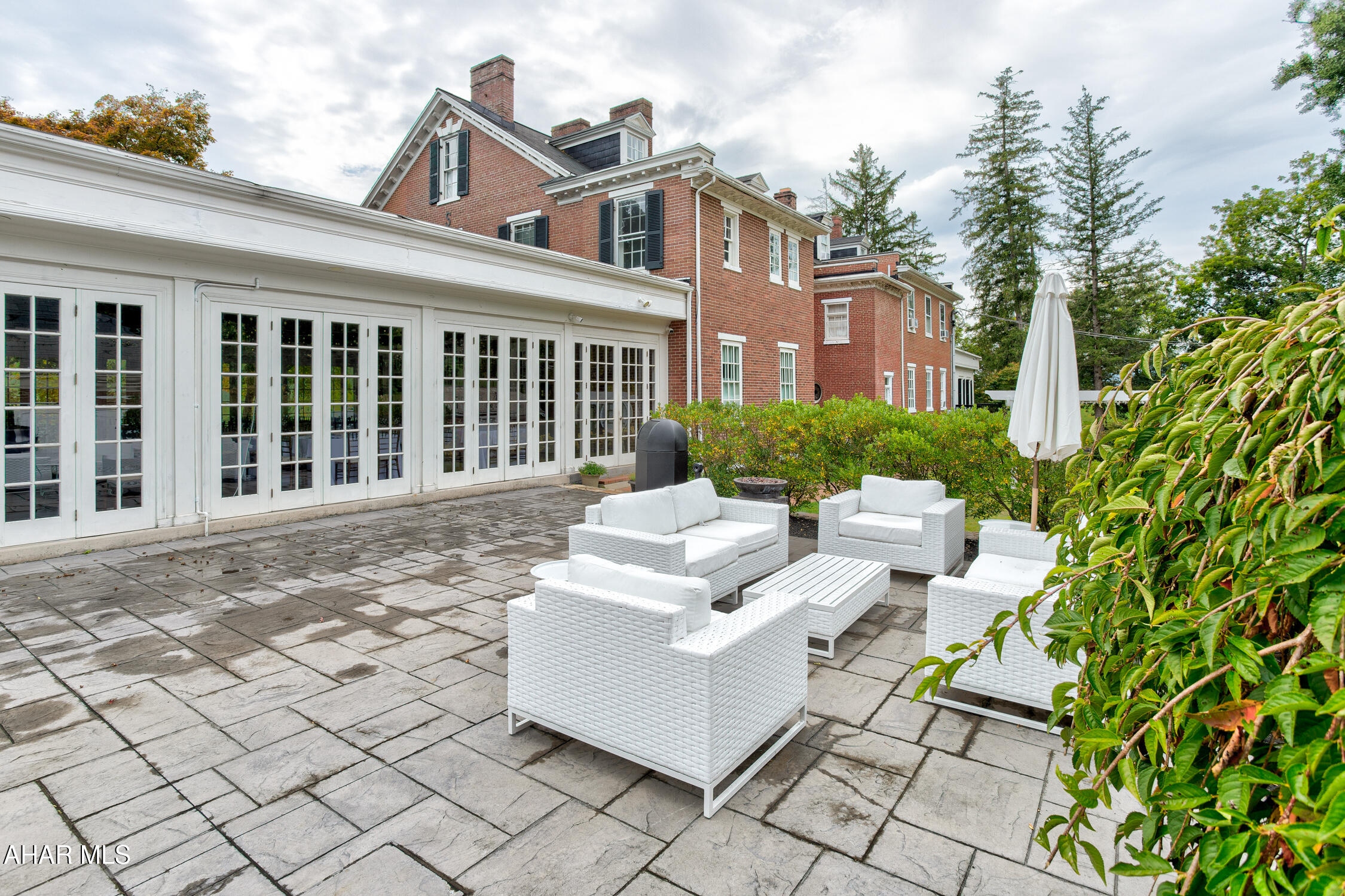 Juniata - Commercial Sale