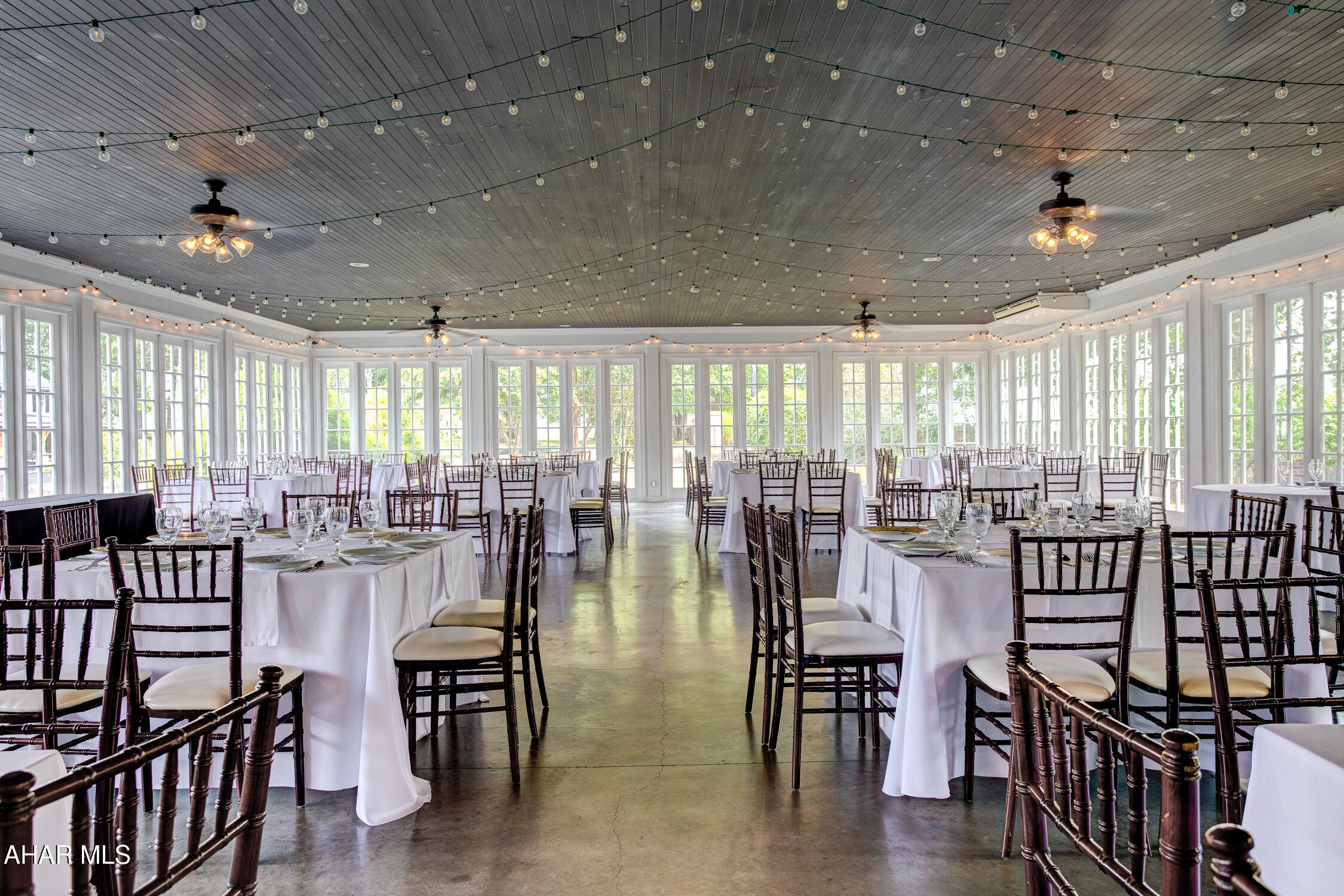 Juniata - Commercial Sale