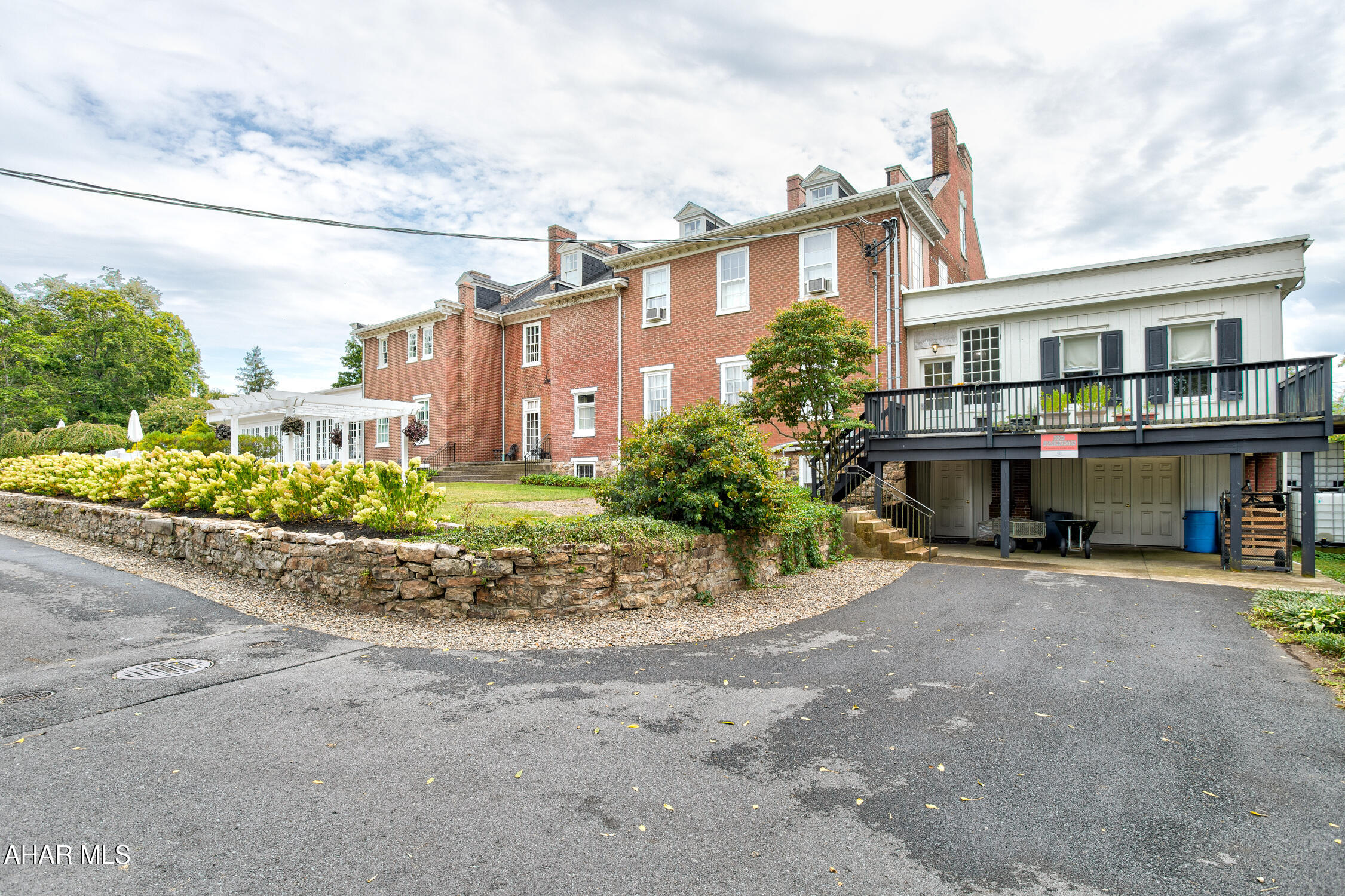 Juniata - Commercial Sale