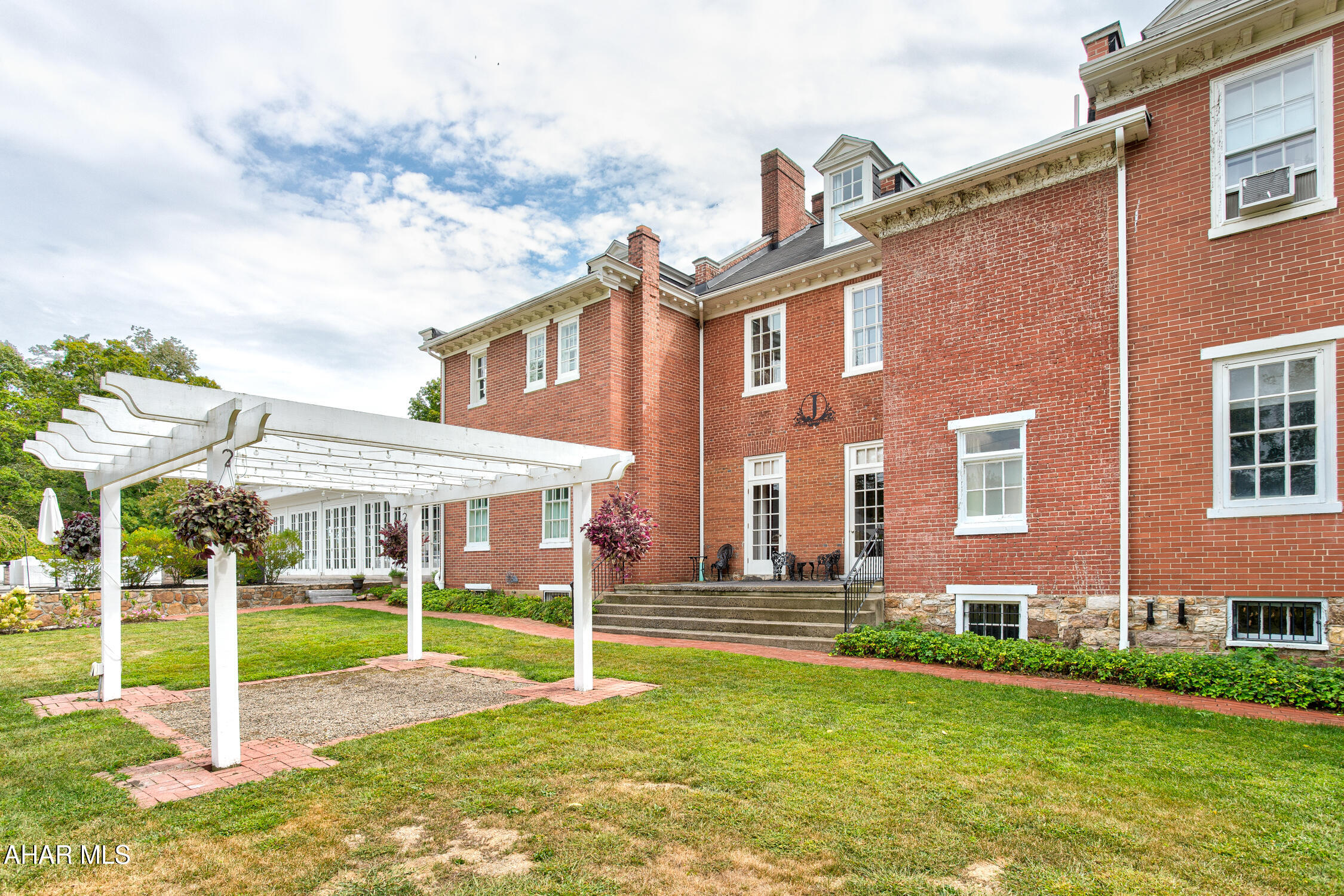 Juniata - Commercial Sale