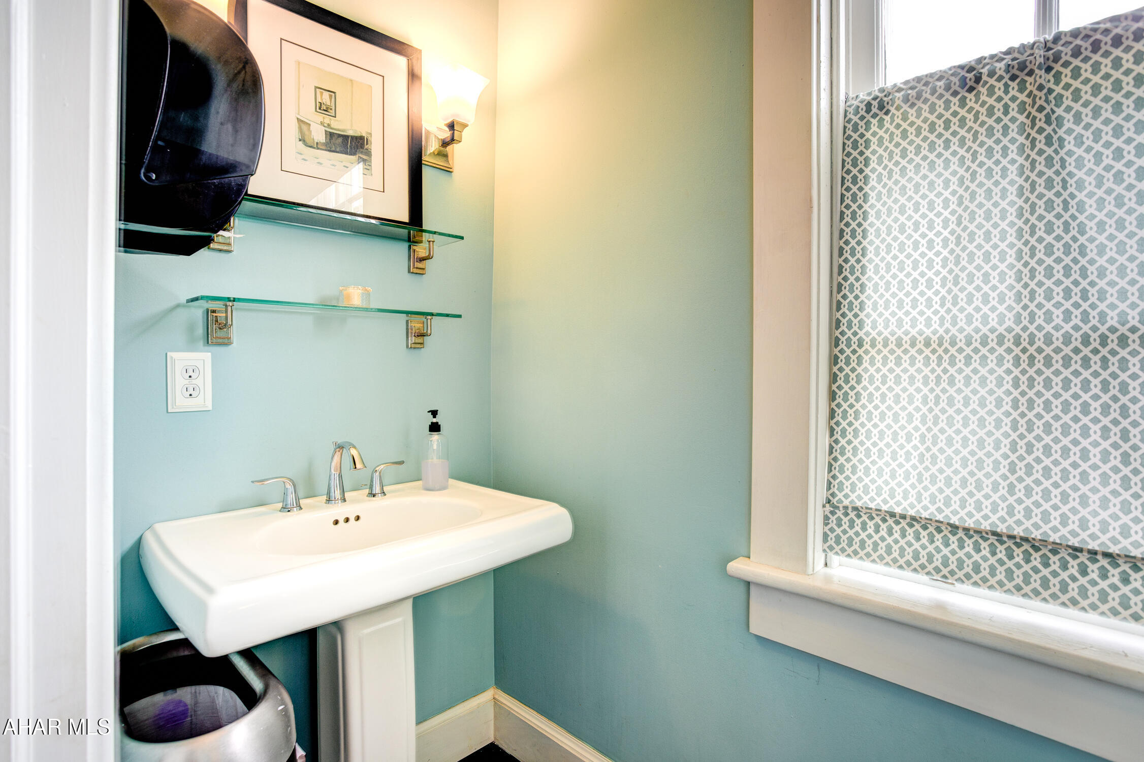 Juniata - Commercial Sale