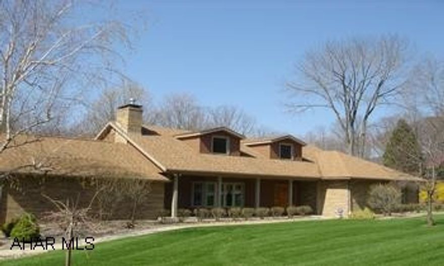 LOVELY 6 BEDROOM, 3.4 BATH HOME ON A QUIET CUL DE SAC. GOURMET KITCHEN WITH STAINLESS STEEL APPLIANCES. SECLUDED WOODED LOT. LOVELY 6 BEDROOM, 3.5 BATH HOME ON A QUIET CUL DE SAC. GOURMET KITCHEN WITH STAINLESS STEEL APPLIANCES. SECLUDED WOODED LOT.