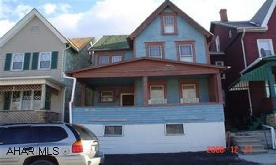 2.5 story 2 pos 3 BR 1 bath Sale is "AS IS" handyman special. Addendum require when writing offer. Call Kim at 814-934-7158.