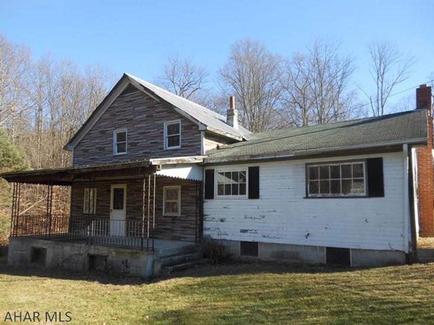 This property is subject to a 5% buyer's premium pursuant to the Auction Terms & Conditions (minimums may apply). Please contact the listing agent for commission and details. This is a reserve auction and all offers are subject to seller approval. Please contact listing agent for details. “Buyer representing self will not be paid a broker co-op commission”This is a home in Findleyville outside of Defiance. This is a 1.5 story home with almost an acre of ground included. The first story features a living room, family room, eat in kitchen and full bath. The second floor has a full bath and two bedrooms. With some work, this house could be your home.