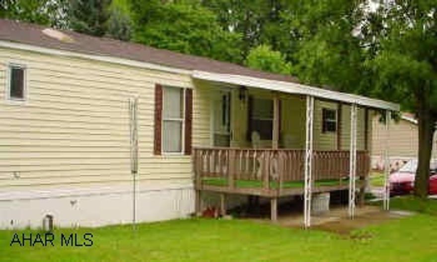 14 X 70 1989 Mobile home. Very good condition. Kitchen, dining area, living room, 2 bedrooms, one bath.  Very nice 2 Bedroom, 1 Bath Mobile Home on Rented lot.