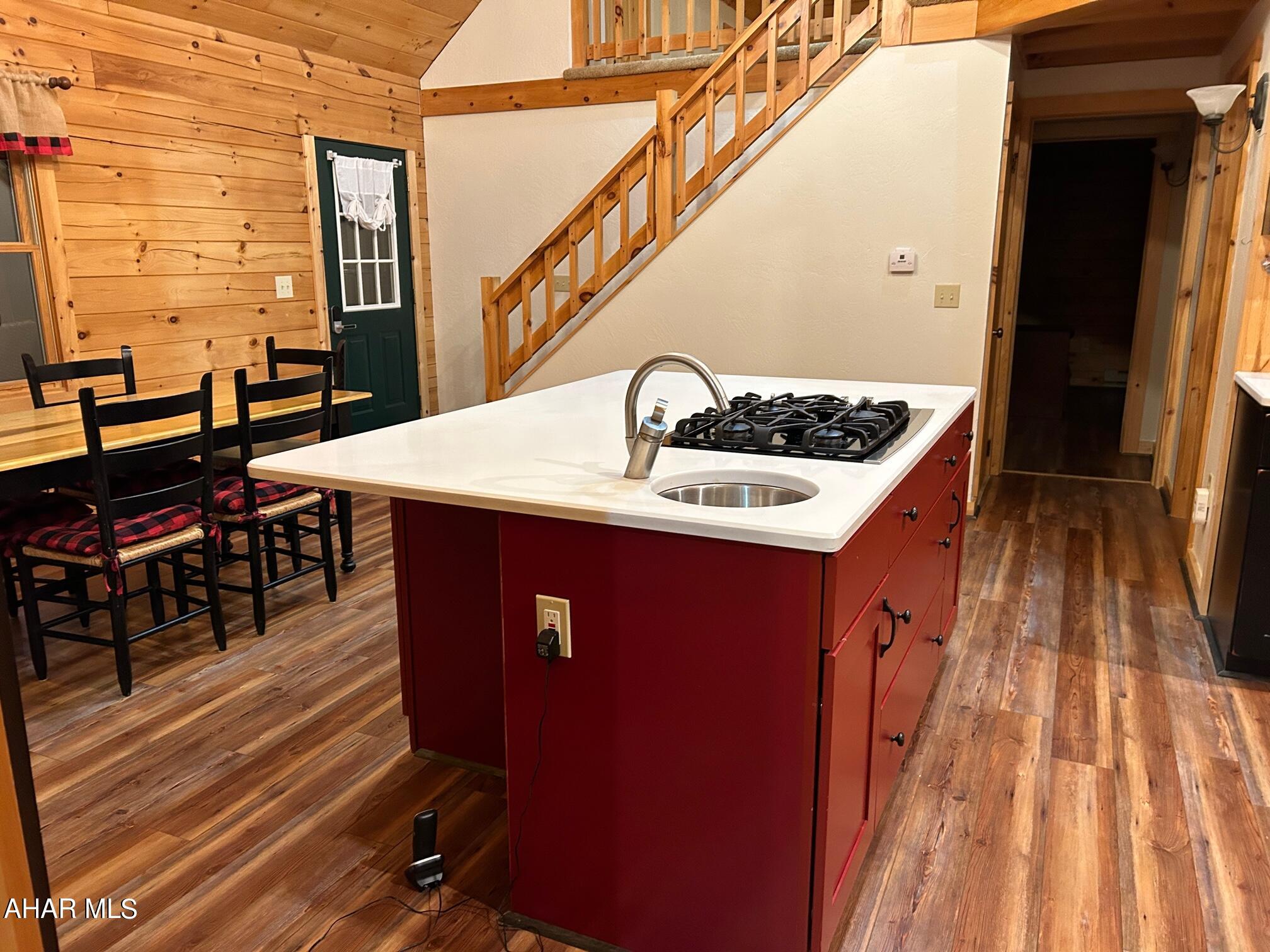 Glendale Yearound - Residential