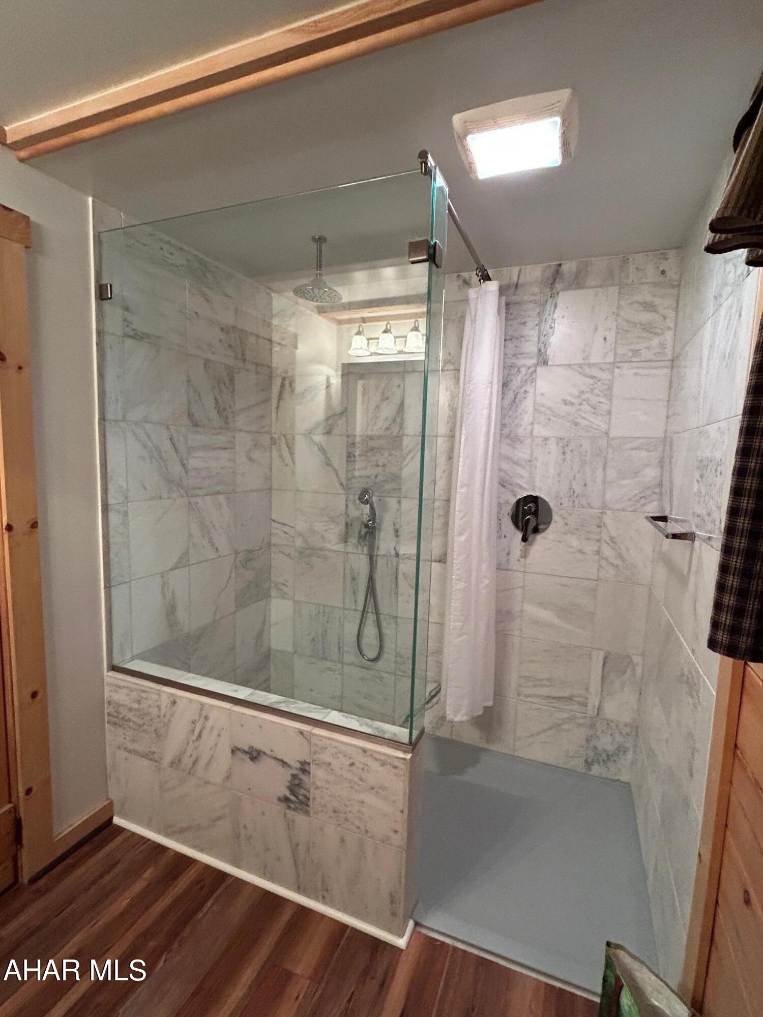 Glendale Yearound - Residential