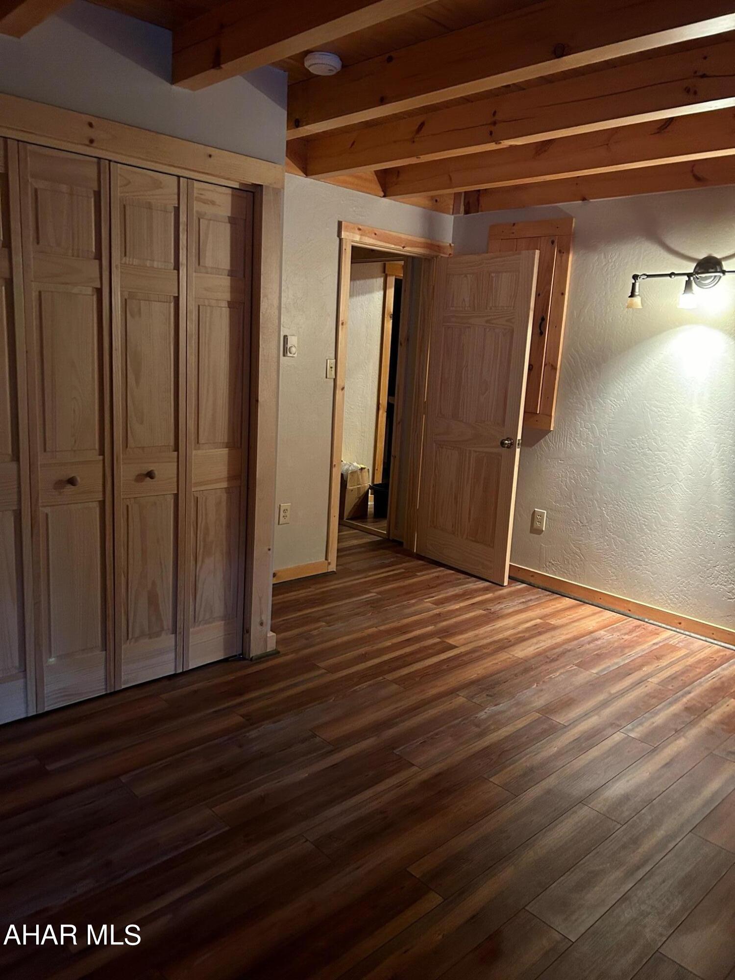 Glendale Yearound - Residential