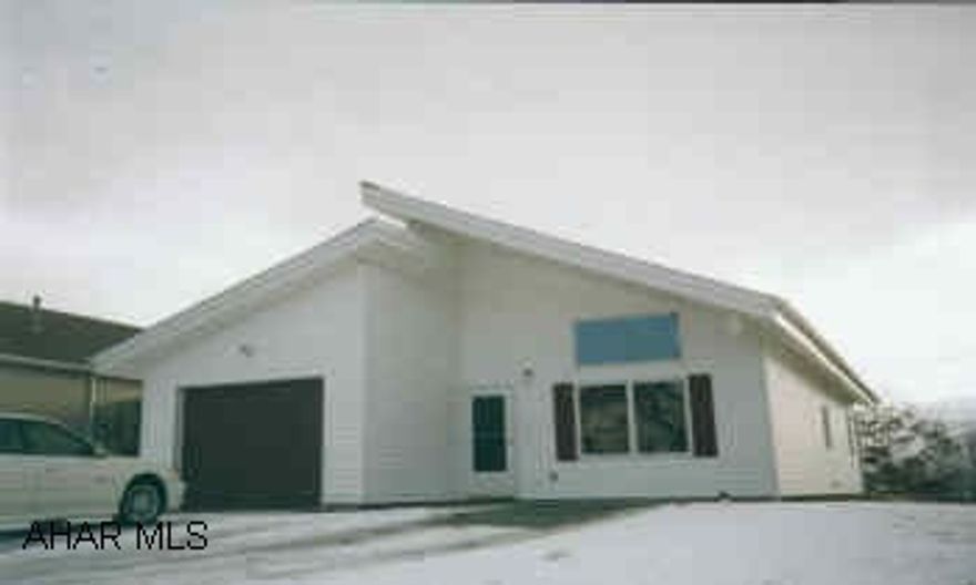 BEAUTIFUL 2 BEDROOM 2 BATH LIKE NEW CONTEMPORARY. VAULTED CEILINGS AND CENTRAL AIR. MUST SEE!