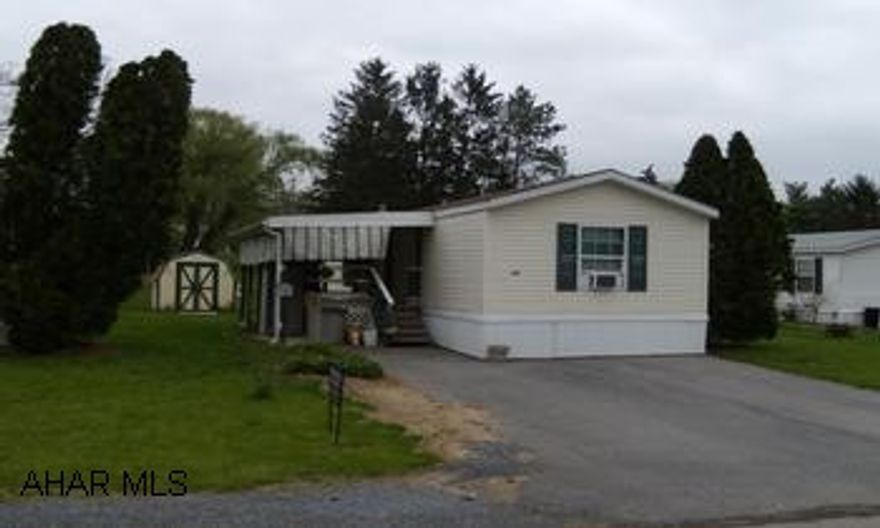 NICELY CARED FOR 2001 SKYLINE MOBILE HOME. CONVIENTLY LOCATED IN DUNCANSVILLE. COZY HAND BUILT PORCH W/ AWNINGS. 8X 10 SHED W/ WORKBENCH. 3BD W/ WALKIN CLOSETS. CENTRAL AIR. MOVE RIGHT IN!