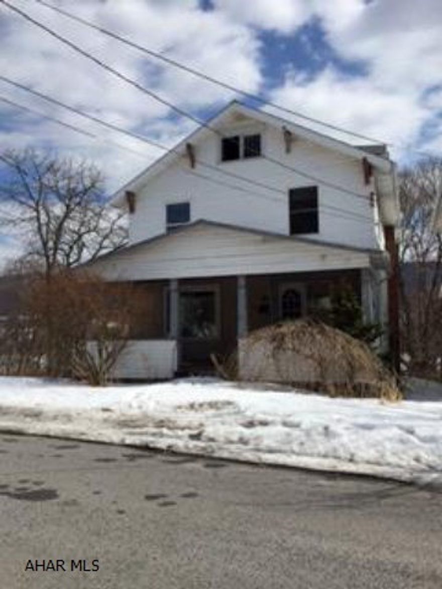 Beautiful Block, very convenient location, dead end street! Handyman special features 3 nice size bedrooms, 3 full baths, first floor laundry hookups, deck, spacious rooms, and sits on a very well manicured block! No utilities on, please bring flashlights and use caution. All offers to be made to NYMT. Cash offers only, seller will not turn on utilities As-Is Where-Is sale.