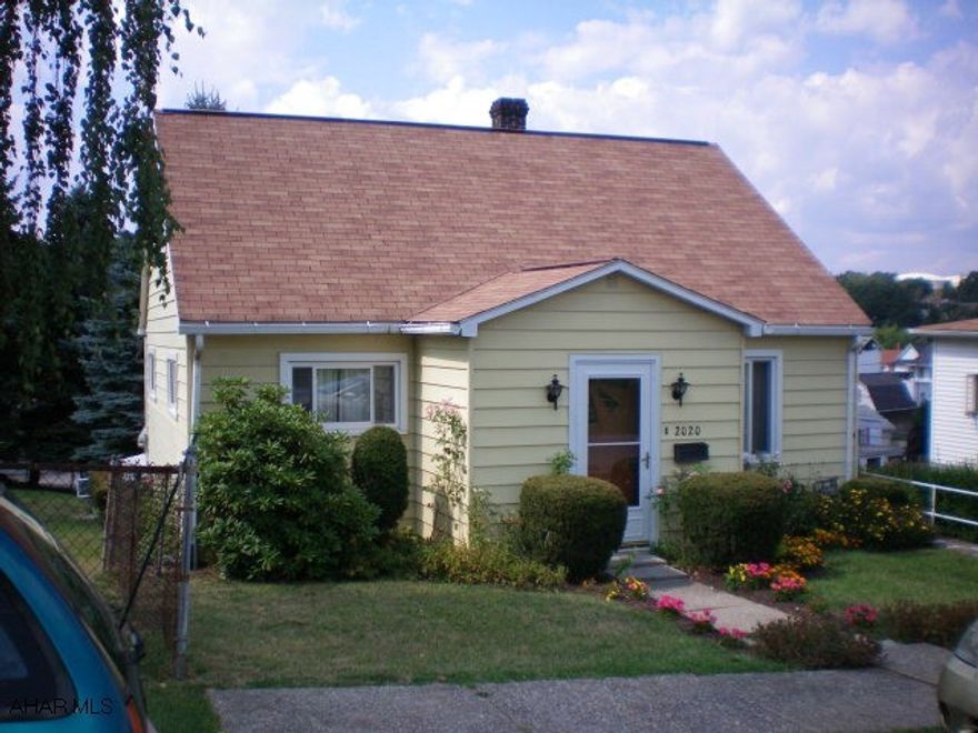 Well built home with 3 BR/1 Bath.  1 car integral garage.  Hardwood underneath the carpet.  All new windows, vinyl siding, and newer roof.  Large fenced in yard and a great view of the mountains.  Kitchen in the basement. Electric is fuse and breakers.