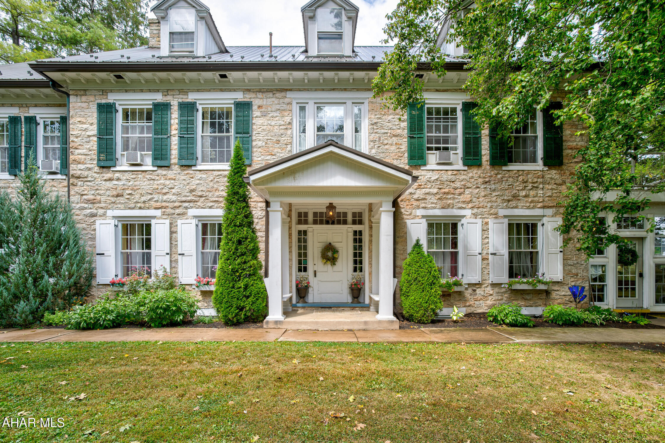 Juniata - Commercial Sale