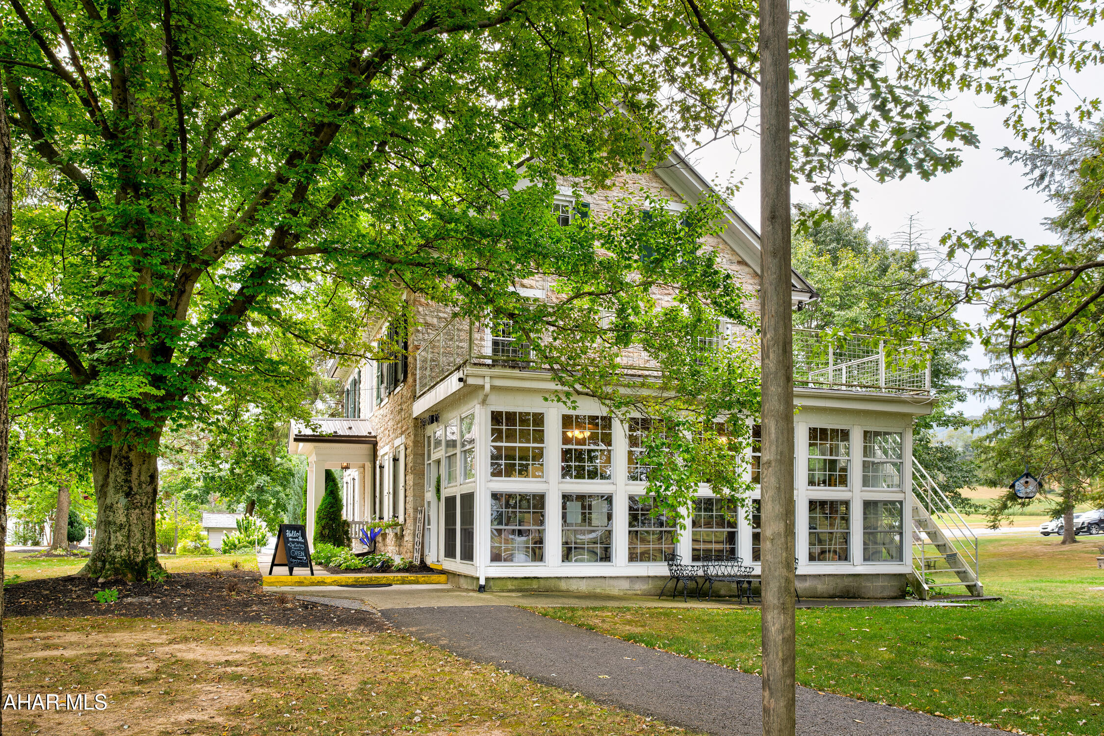 Juniata - Commercial Sale