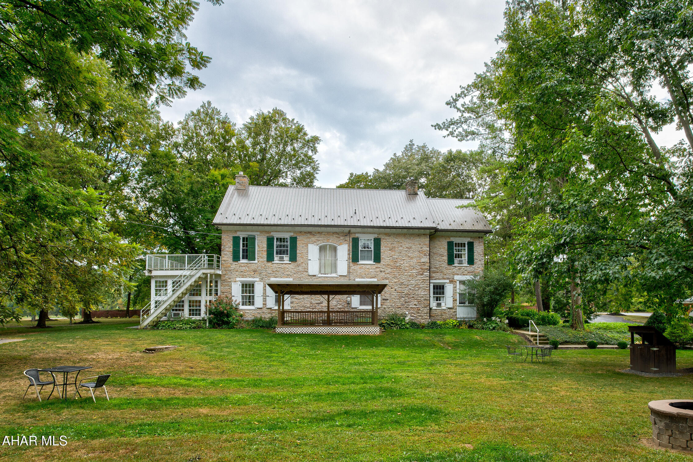 Juniata - Commercial Sale